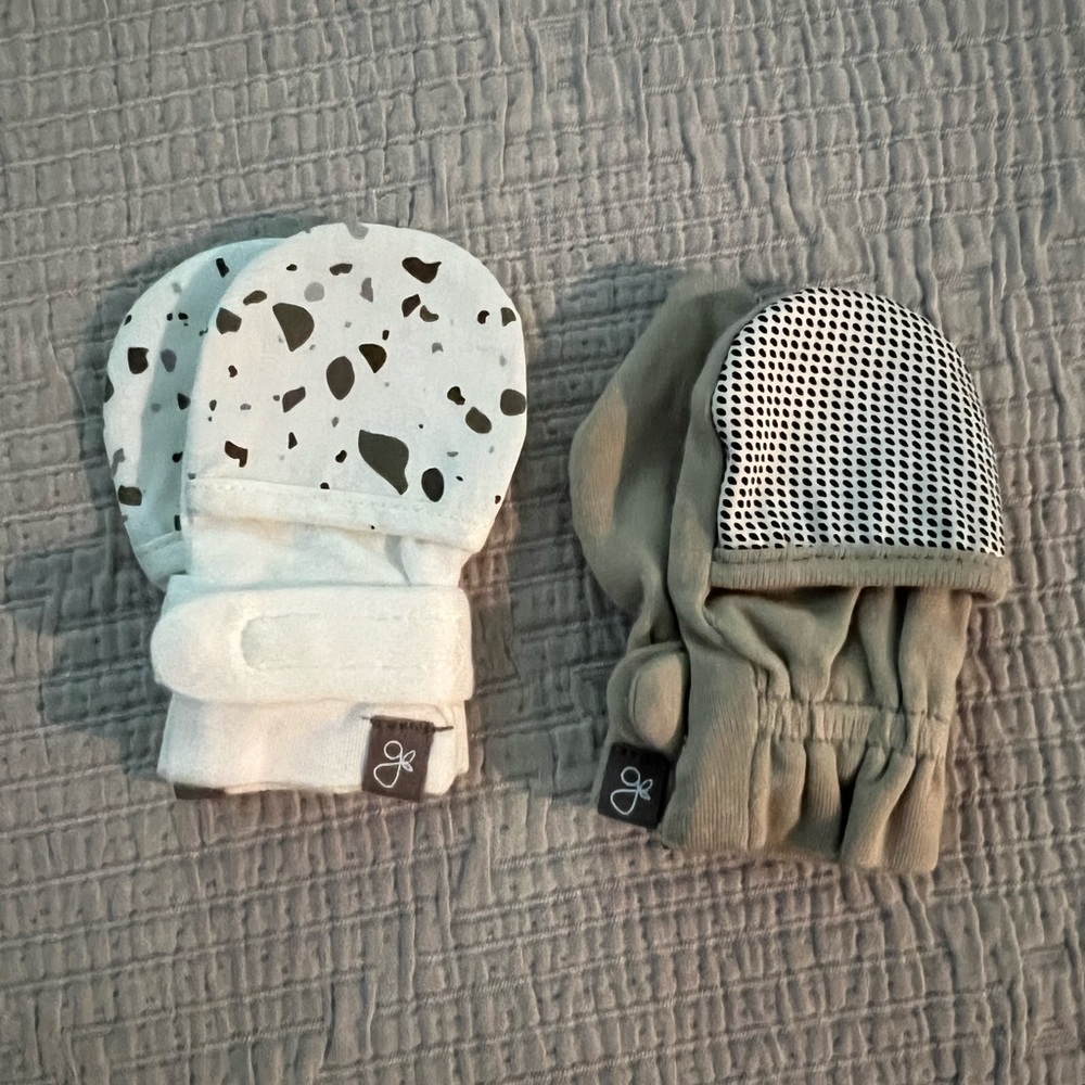 Goumi Mitts